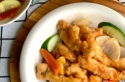 Cá chiên vàng ruộm chấm sốt chua chua ngọt ngọt Hàn Quốc ngon khó cưỡng