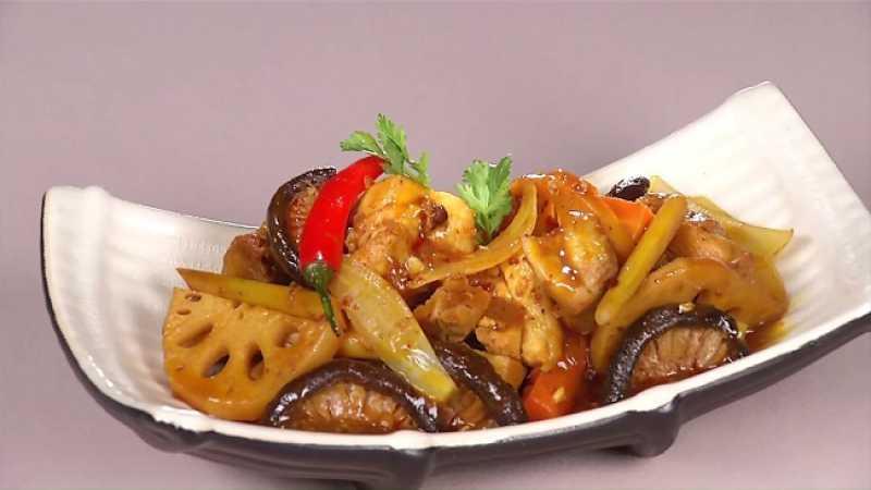 Cach-lam-ca-xao-cu-sen-gion-ngot