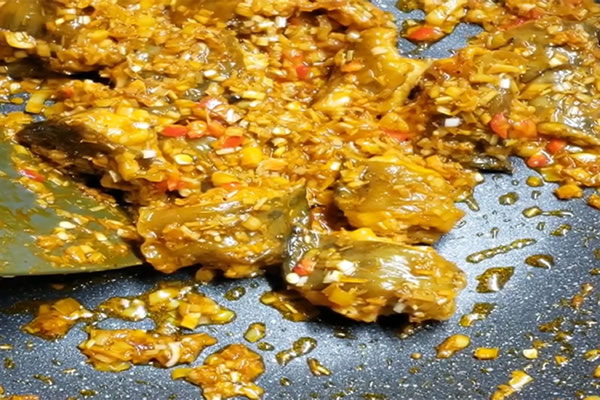 ca-chinh-xao-sa-ot-don-gian cach-lam-ca-chinh-xao-sa-ot-de-lam